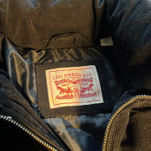 Size medium Levi’s corduroy navy jacket - Picture 2 of 6